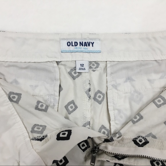 Old Navy Black & White Ikat Shorts women's size 12 - Picture 3 of 6